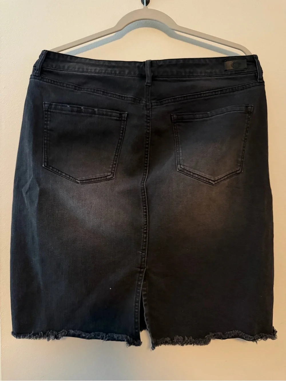 Sophia Vergara sleek black